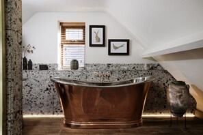 Glebe Cottage Ensuite Bathroom- StayCotswold