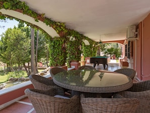 Outdoor dining