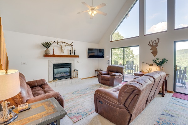 Murphy Vacation Rental | 2BR | 2BA | 1,100 Sq Ft | Stairs Required
