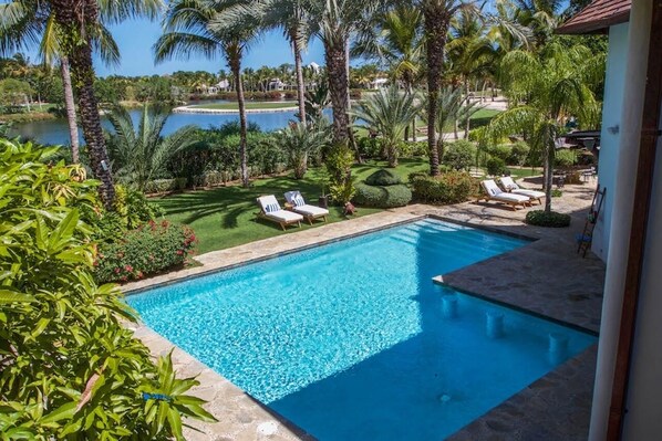 Lake view villa with service staff and private pool (6286)