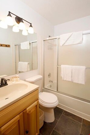 Freshen up in the full bathroom