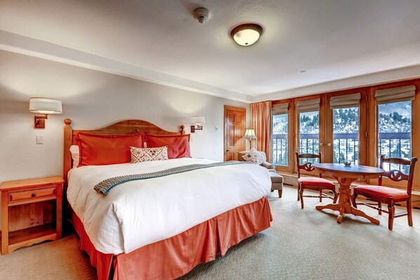 Get a good night's sleep in the comfortable king bed