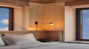 Unit with Queen bed. Exact unit will be assigned upon arrival. Views, colors, and decor may vary.