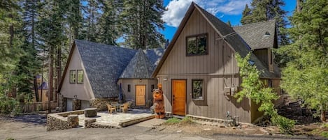 Tahoe Dreamer welcomes you with its resident bear carving, as well as an attractive exterior that beckons you to enter and explore.