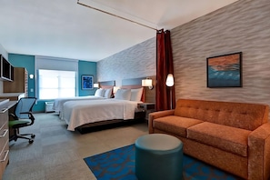 Unit with 2 Queen size beds. Exact unit will be assigned upon arrival. Views, colors and decor may vary.