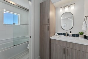 Ensuite Master bathroom