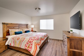 Master Bedroom (King)