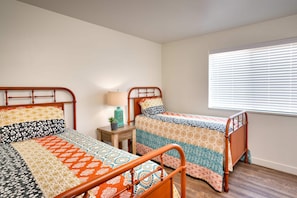 Guest Bedroom (2 Twin)