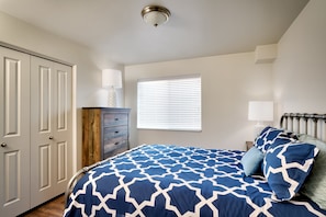 Guest Bedroom (Queen)