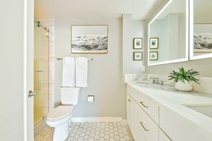 Full size master bathroom