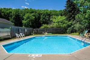 The Federal House pool shared use with The main house and apartment 2 . Pool open from Memorial day - Labor day only.
