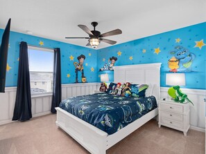 Toy story queen ensuite
