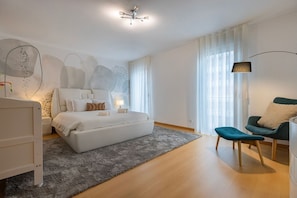 Our #1 bedroom with a queen-sized bed with ample pillows and quality, comfortable sheets, a large closet with plenty of storage space, and a private bathroom. A crib is available in this bedroom. #lisbon #comfort #airbnb
