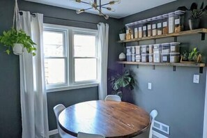 Breakfast Nook - Seating for 4