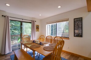 Dining Area | Dishware/Flatware Provided | Central Heat