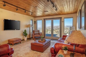 Living room, with a view of Joshua Tree National Park