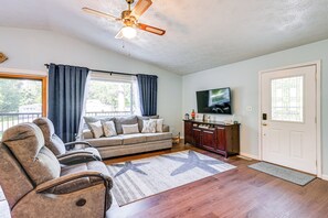 Living Room | Window A/C Units | Free WiFi | Smart TV