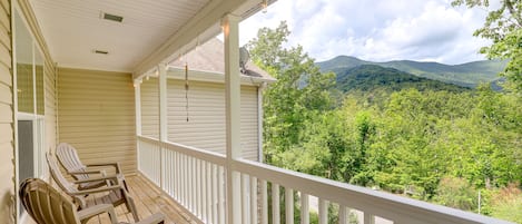 Black Mountain Vacation Rental | 3BR | 2BA | 1,900 Sq Ft | Stairs Required