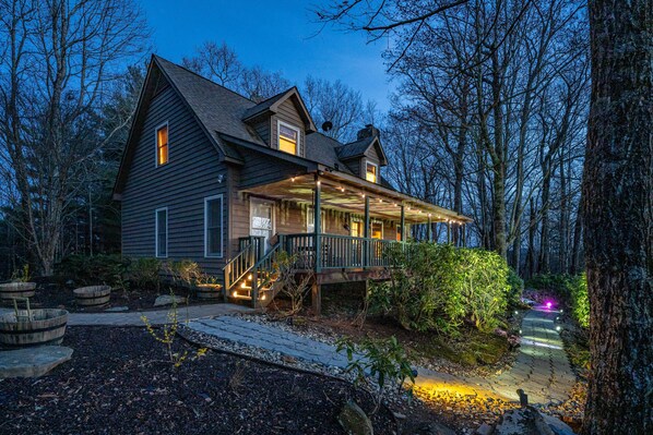 Scaly Mountain Vacation Rental | 2BR | 2.5BA | Stairs Required | 1,450 Sq Ft