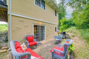 Private Patio | Gas Grill | Dining Area