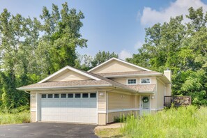 House Exterior | Lockbox Entry