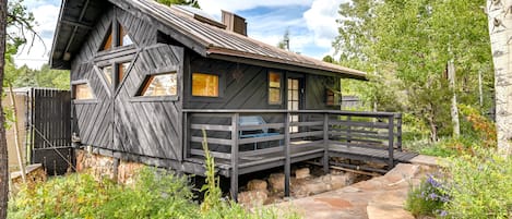 Flagstaff Vacation Rental | Studio | 1BA |  700 Sq Ft | Stairs Required for Loft