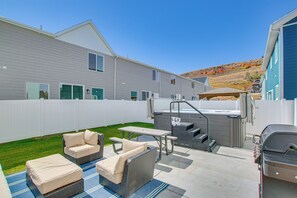 Private Patio | Hot Tub | Gas Grill | Seating