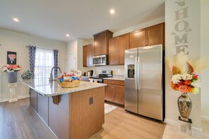 Kitchen | 1,916 Sq Ft | Cooking Basics | Dishwasher