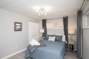 Queen size bed in primary bedroom connecting to full size bathroom