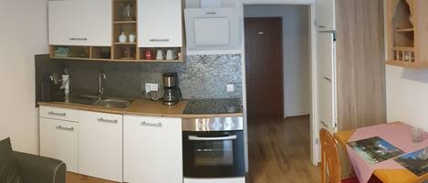 Ferienwohnung für 2 Erwachsene, 1 separater Schlafraum, Terrasse, 40 m²-Küche