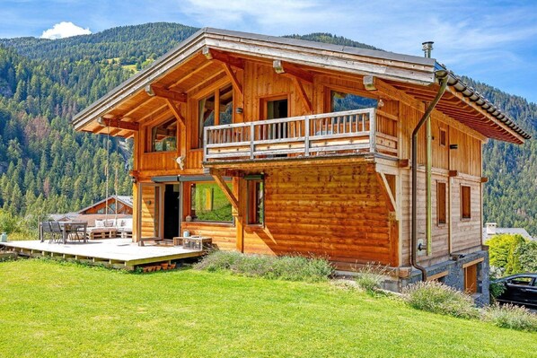 Außenseite Ferienhaus [Sommer]
