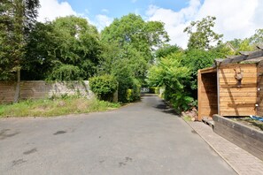 Large sec driveway, behind automatic gates - can park up to 5 / 6 cars.