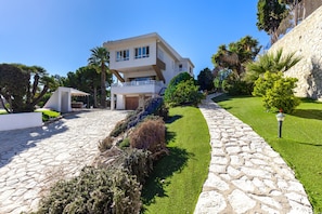 Villa with private pool in Alicante