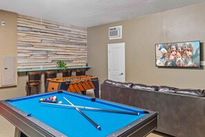 Game room - Pool table