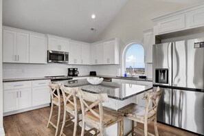 Beautiful, airy, well stocked kitchen to meet all of your needs