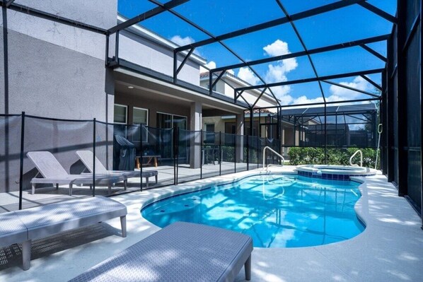 Swimming pool