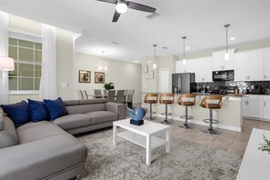 13-4817 Lullaby Ln (13).jpg