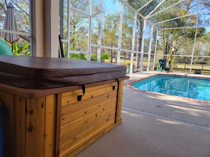 Hot Tub on Lanai, Under Roof.  Perfect rainy days or nights!
