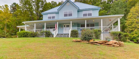 Murphy Vacation Rental | 6BR | 4.5BA | 4,516 Sq Ft | Stairs Required