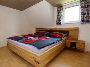 Ferienwohnung beim Falkner, 60qm, 1 Schlafzimmer, max. 2-4 Personen-Ferienwohnung Sturm