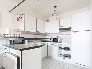 Cabinetry, Building, Countertop, Kitchen Appliance, Kitchen Stove, Home Appliance, Kitchen, Interior Design, Stove, House