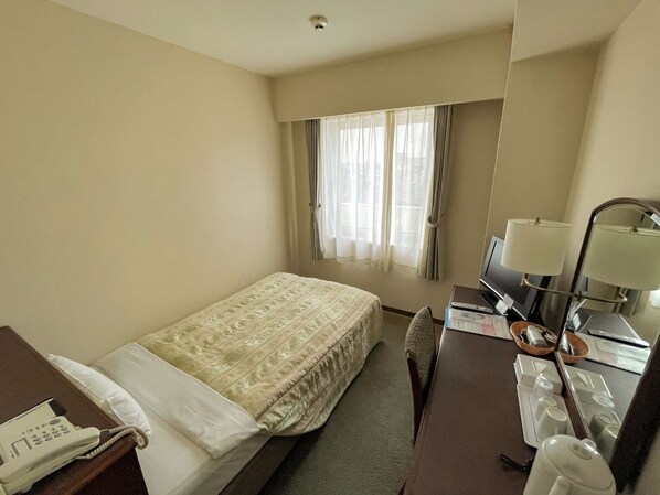 ・[Example of twin room B] In this twin room, the beds are not placed side by side.
