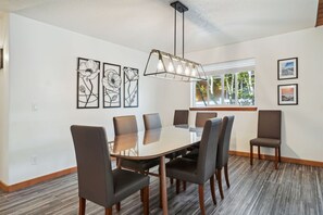 Dining room at Poppy`s Place