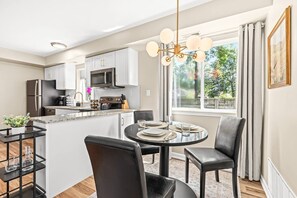 Begin your day with a delightful experience, savoring your mornings in our kitchen.