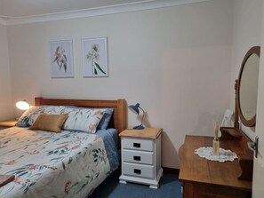 Master bedroom (1)