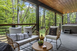 Luxe 634's relaxing deck