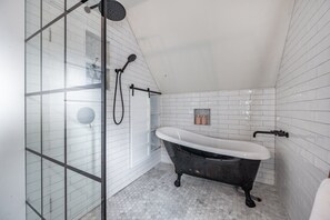 Tiled shower/bath combo 