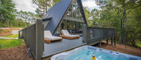 Outdoor spa tub