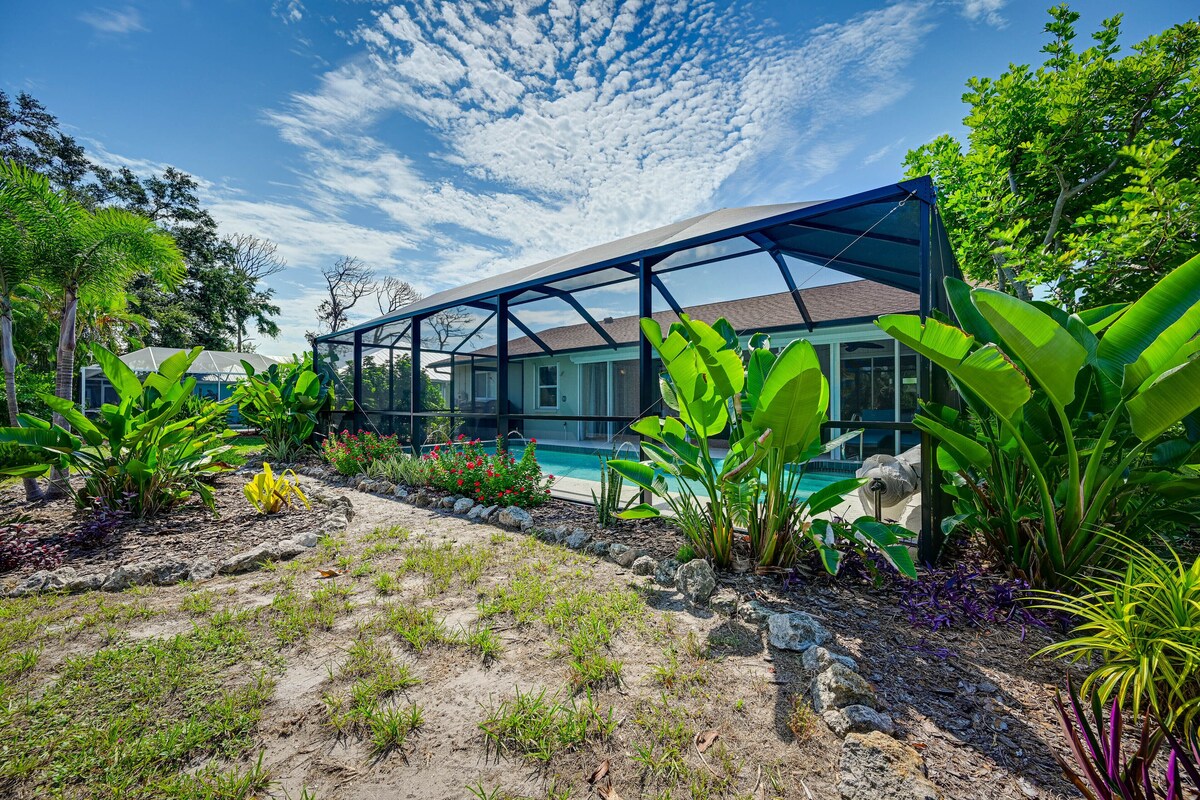 Englewood Oasis w/ Screened Lanai + Outdoor Pool!