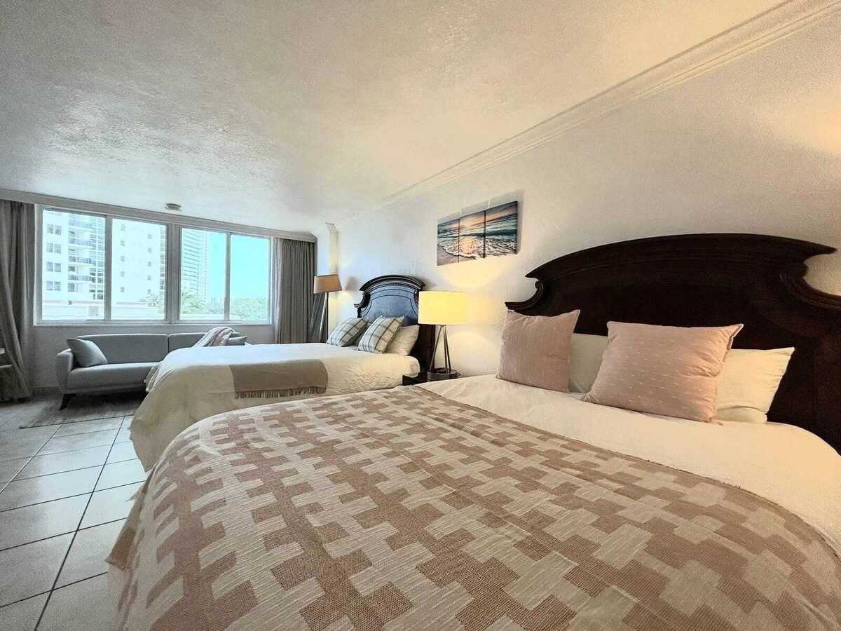 Suite/Studio on the Beach in Sunny Isles